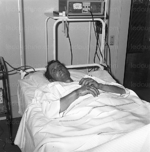 Роне Демезон  (Rene Desmaison)  в больнице после прохождения маршрута на Гран Жорасс