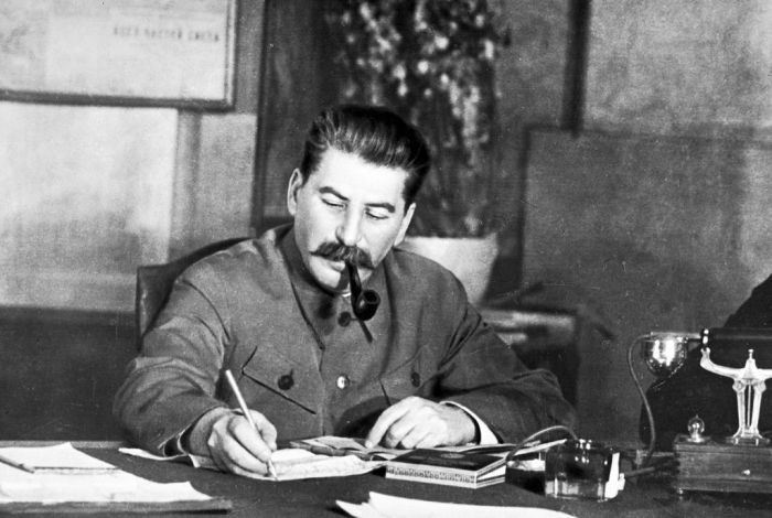 Неожиданная реакция Сталина на похвалу со стороны Черчилля Неожиданная реакция Сталина на похвалу со стороны Черчилля сталин, статья, черчилль