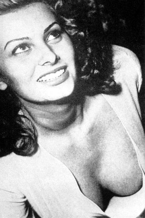    .  / Sophia Loren's breast. Photo