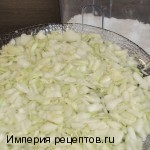 salat_raduga5 Слоеный салат с колбасой «Радуга»