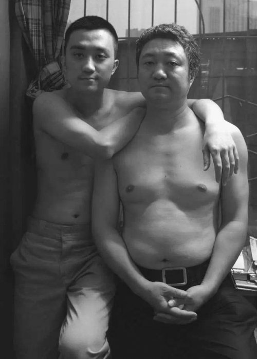 Отец с сыном каждый год делают одну и ту же фотографию (29 фото) Отец с сыном каждый год делают одну и ту же фотографию (29 фото)