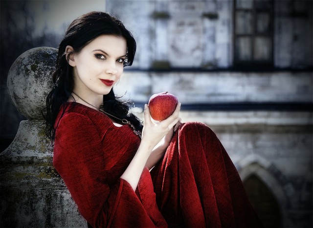 В прошлом ведьм вычисляли по странным и  нелепым приметам , но на  всякий случай проверьте своих  знакомых ;) В прошлом ведьм вычисляли по странным и  нелепым приметам , но на  всякий случай проверьте своих  знакомых ;)