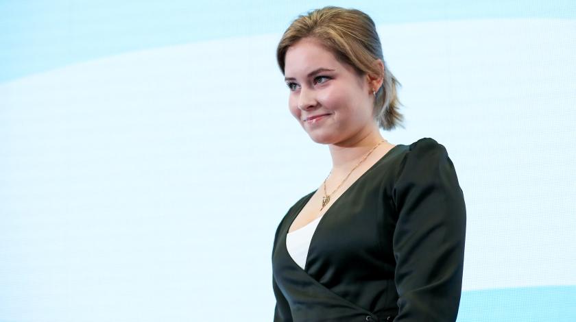 Растолстевшая Липницкая нашла сидячую работу
