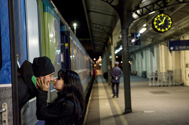 Запрет целоваться на вокзалах уже более столетия действует во Франции. Он был введен в 1910 году по причине частых задержек…