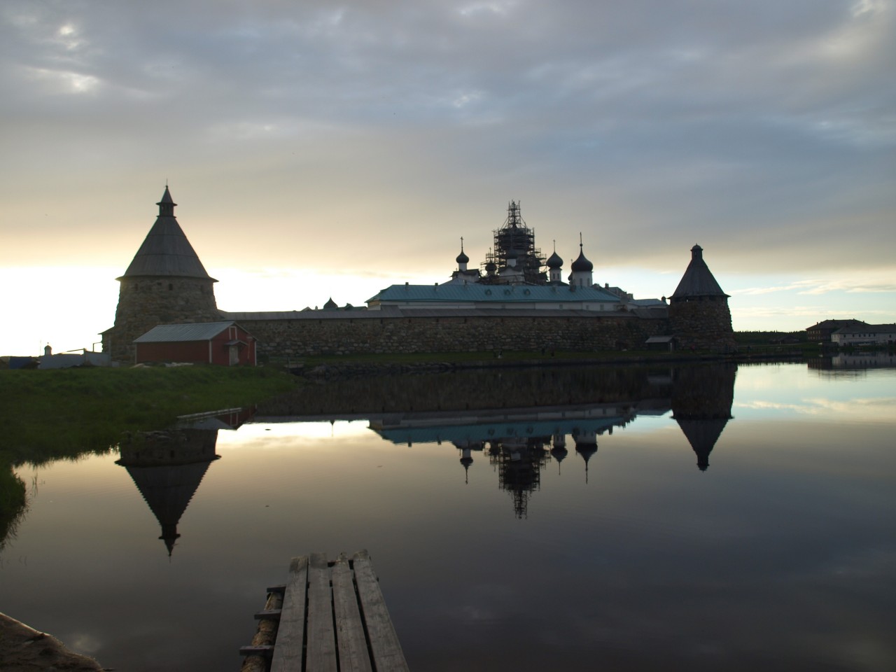 Соловецкий кремль со стороны Святого озера путешествие, россия, соловецкие острова