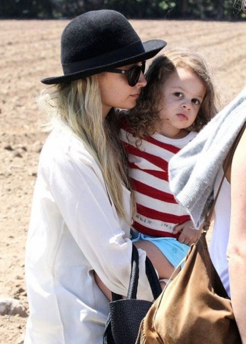 Знаменитые мамы и их дочери (16 фото) Знаменитые мамы и их дочери (16 фото)