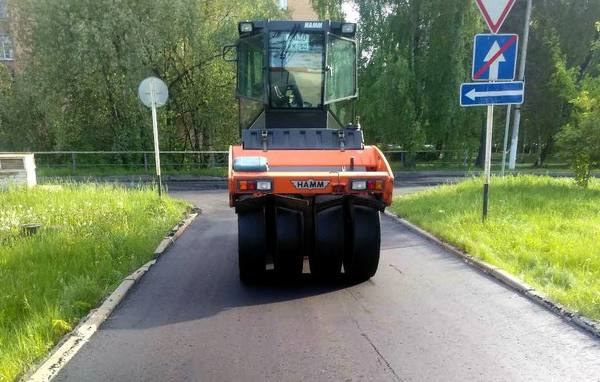 Укладку асфальта завершили на трех дорогах в Протвине