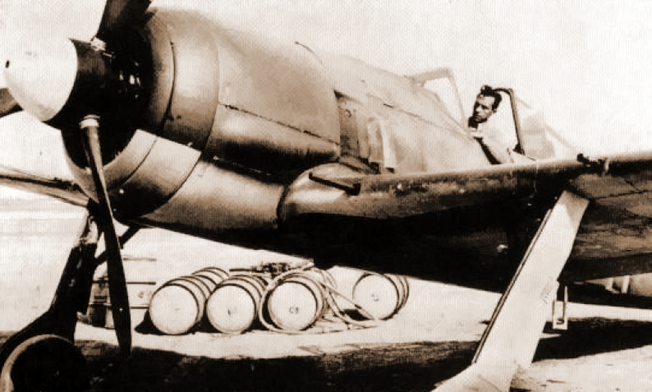 Обер-лейтенант Эрих Рудорффер в кабине своего Fw 190A-4 W.Nr. 0140 748 «Жёлтая 1», январь 1943 года, аэродром Кайруан, Тунис. Верхние поверхности выкрашены в однотонный песочно-коричневый цвет RLM 79 - Рекорды Эриха Рудорффера: от Туниса до Прибалтики | Военно-исторический портал Warspot.ru