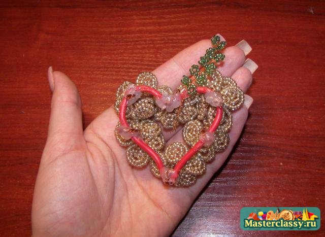 Магнит сердце из фиалок из бисера