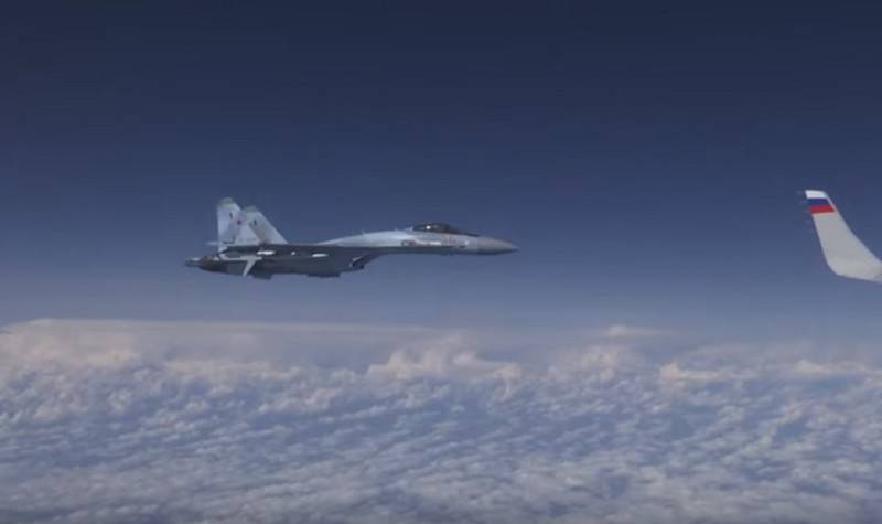 Су-27 не дал приблизиться F-18 к самолету министра обороны России