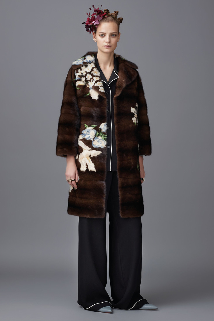 Завораживающая коллекция Valentino Pre-Fall 2016: тема Востока раскрыта просто божественно! Завораживающая коллекция Valentino Pre-Fall 2016: тема Востока раскрыта просто божественно!