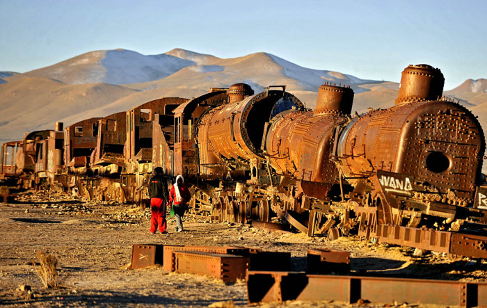Bolivia Train Graveyard - поледнее пристанище поездов.