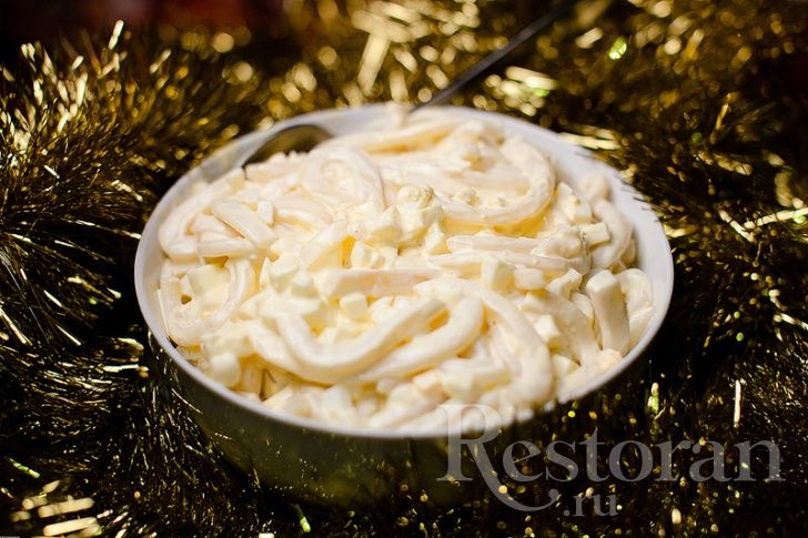 Салат с кальмарами