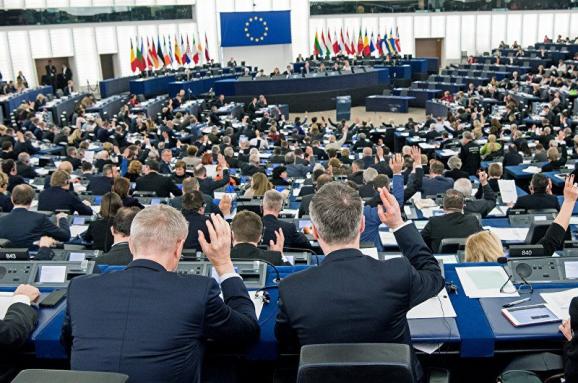 Заседание явно пошло не по плану: депутаты Европарламента требуют наладить отношения с Москвой Заседание явно пошло не по плану: депутаты Европарламента требуют наладить отношения с Москвой