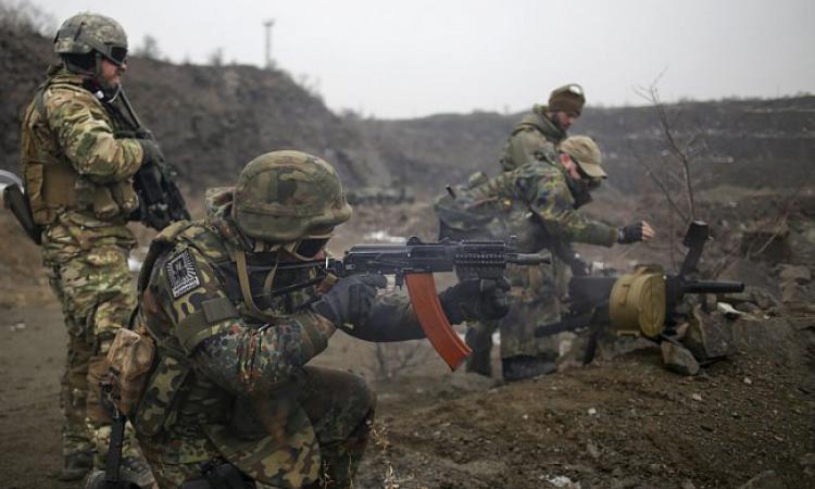 Боевики из "Азова" вступили в бой с регулярной армией Украины 