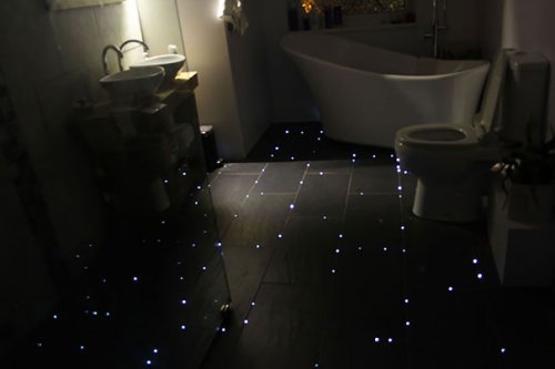 Звездное небо на полу ванной комнаты (10 фото)