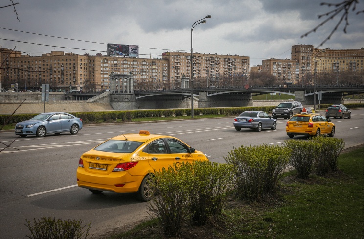 ID: 10832854 Дата съемки: 23.04.2015 Описание: Россия. Москва. На Фрунзенской набережной. Михаил Почуев/ТАСС