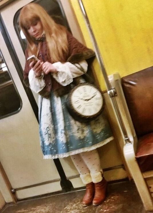 Безумная мода от странных пассажиров метро. С ним не соскучишься!!! Безумная мода от странных пассажиров метро. С ним не соскучишься!!!