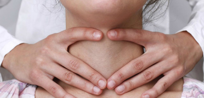 Эксперты перечислили признаки проблем со щитовидкой у женщин