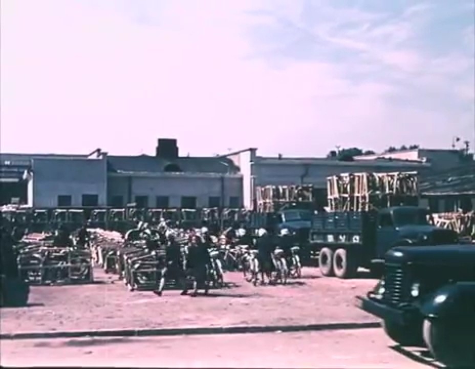 Минск, Велосипедный завод, грузовики GMC и Студебекер, 1954: Studebaker, Студебеккер, военная техника