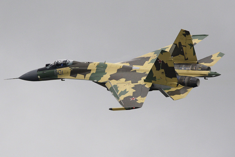 Истребитель Су-35С в полете