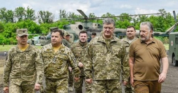 В Киеве пояснили, в обмен на что Запад «закрывает глаза» на режим Порошенко В Киеве пояснили, в обмен на что Запад «закрывает глаза» на режим Порошенко