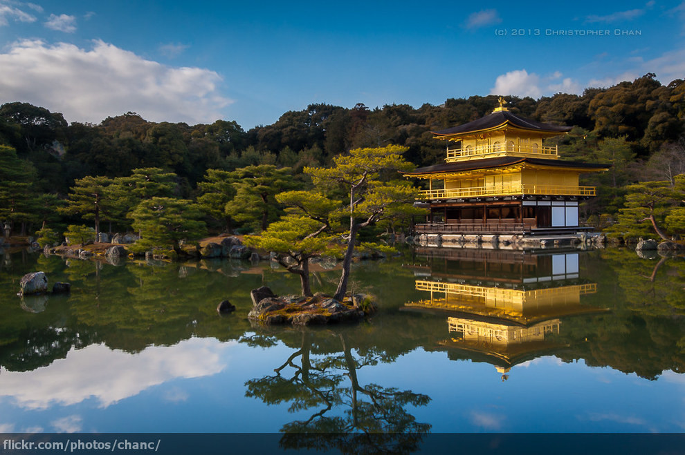 11. Только взгляните на этот храм, отражающийся в безмятежном озере путешествие, фотография, япония