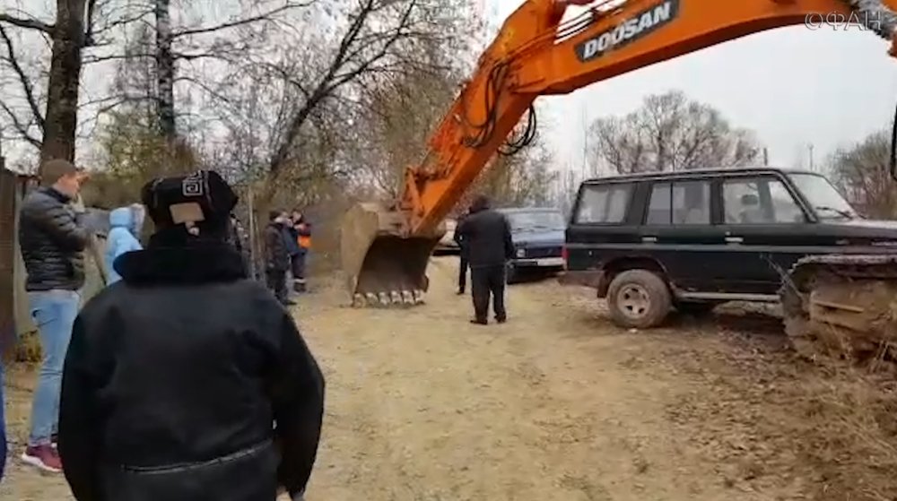 Жители СНТ «Газопровод» в Новой Москве защищают свои дома от сноса: опубликовано видео