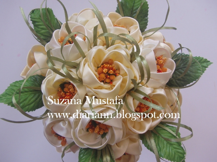 Цветы из шелковых лент от Suzana Mustafa. Идеи и мастер-класс (12) (700x525, 270Kb)