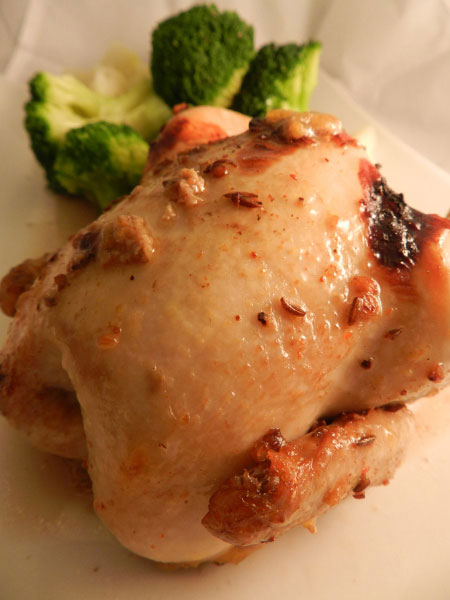 Рецепт на выходные: Запечённые целиком цыплята-корнишон с восточными специями
