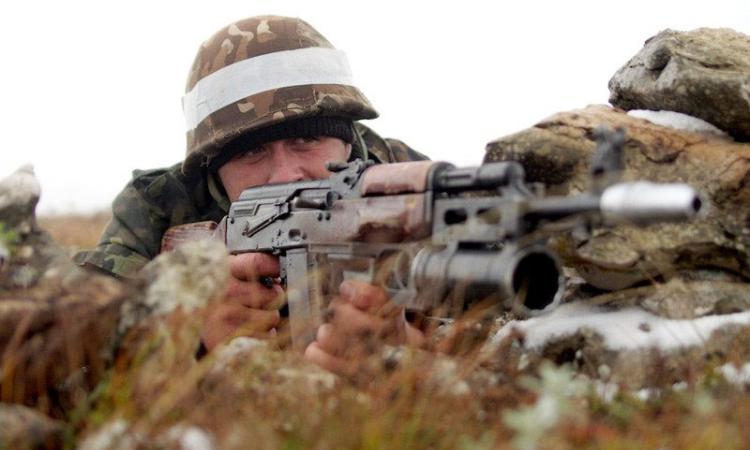 Бойцы "Айдара" и военные ВСУ обстреливают друг друга снова