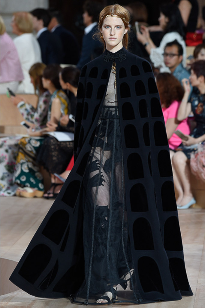 Мистический Рим в коллекции Valentino осень 2015 Couture Мистический Рим в коллекции Valentino осень 2015 Couture