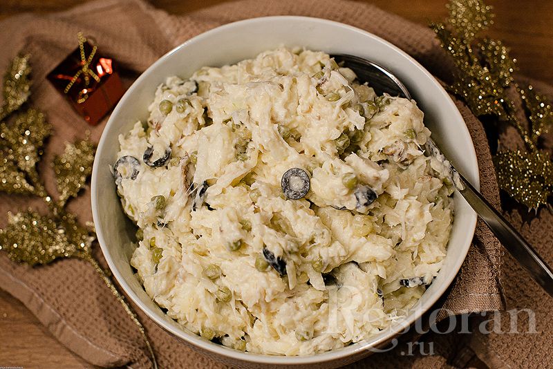 Салат с копченой рыбой