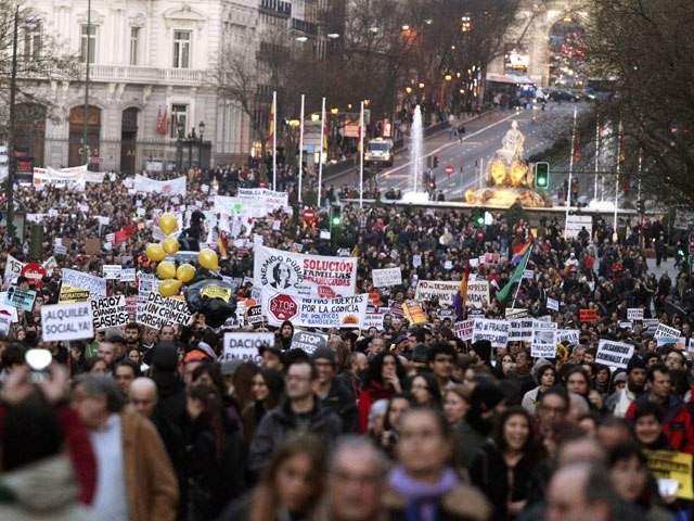 Многотысячная акция протеста против мер жесткой экономии прошла в Брюсселе Многотысячная акция протеста против мер жесткой экономии прошла в Брюсселе