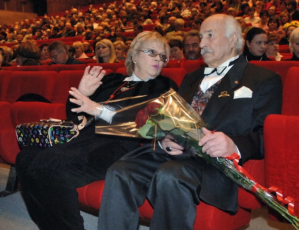 Народный артист СССР Владимир Зельдин с женой Иветтой на своем творческом вечере "Моя жизнь в кино", 2006 год