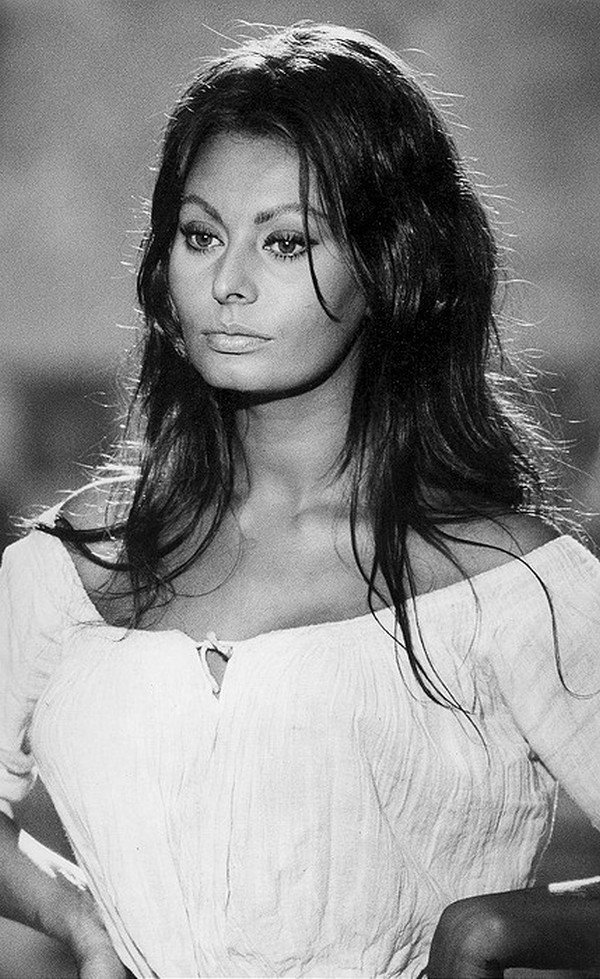 http://buy-books.ru/img_cache/img9783836532533/fotografy-sofi-loren-th-16.jpg