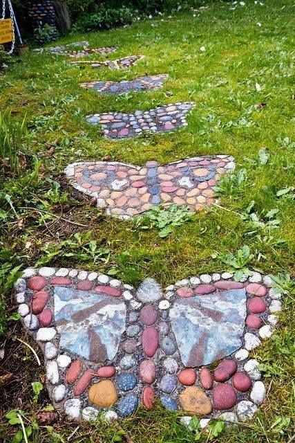 DIY Garden Stepping Stone Ideas & Tutorials!