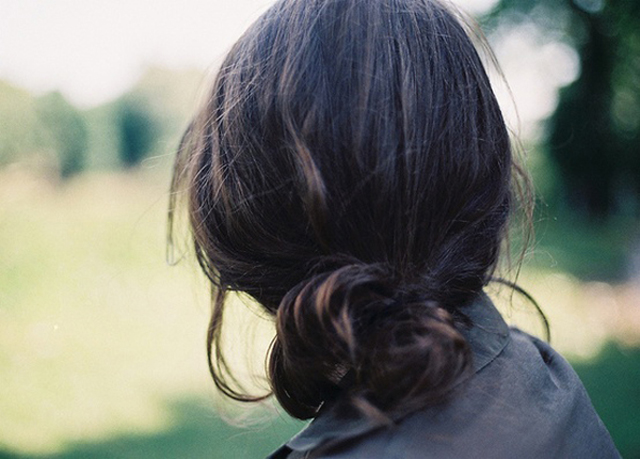 Фото девушки со спины с средними волосами фото