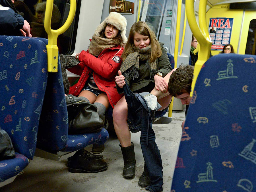 В метро без штанов ANP 22094686 В метро без штанов 2013