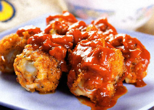 Кармашки» из куриной грудки с сыром фета и томатным соусом