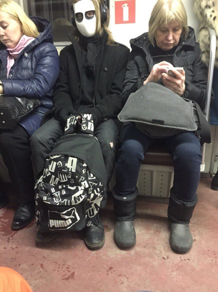 Безумная мода от странных пассажиров метро. С ним не соскучишься!!! Безумная мода от странных пассажиров метро. С ним не соскучишься!!!
