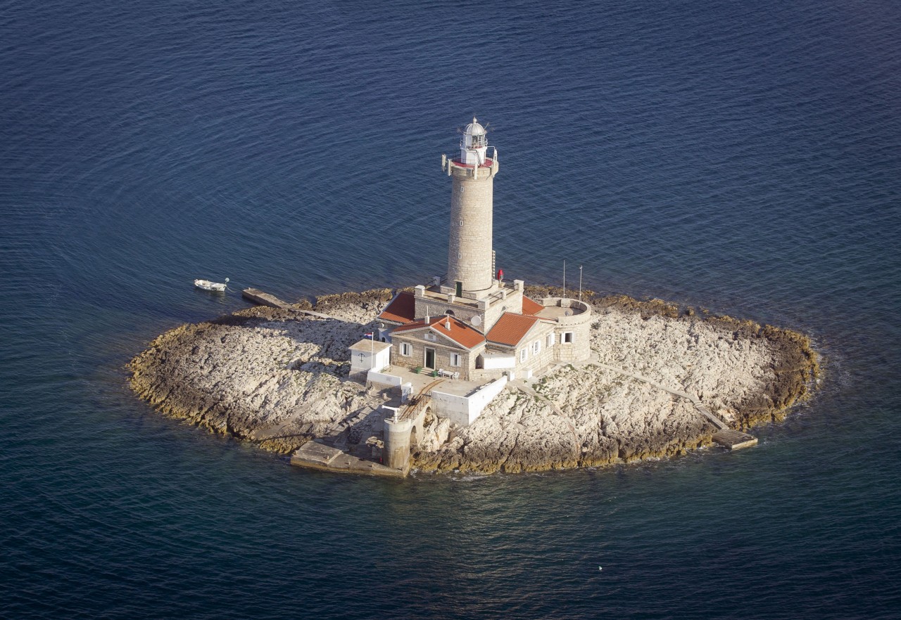 10. Маяк на острове Порер, Хорватия маяки, отдых, туризм, факты