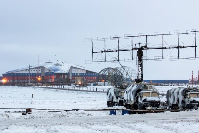 Неподалеку от Северного полюса заканчивается строительство военной базы «Арктический трилистник» (10 фото)