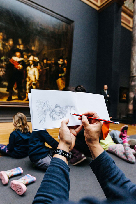 Государственный музей в Амстердаме запретил посетителям фотографировать, предложив им альтернативу 