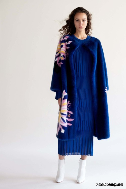 Элегантность и женственность в коллекции Carolina Herrera pre-fall 2018 Элегантность и женственность в коллекции Carolina Herrera pre-fall 2018