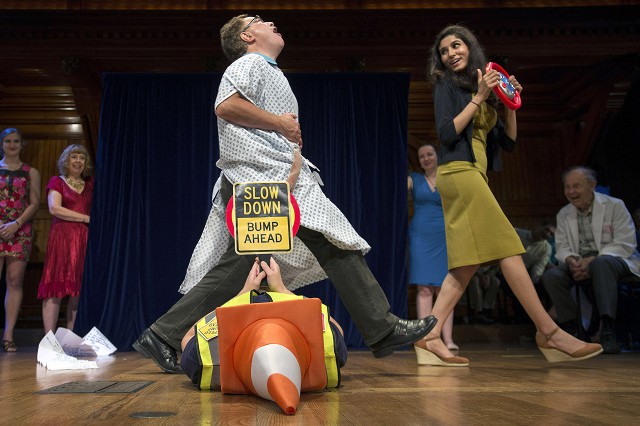 В Гарвардском университете состоялась церемония вручения одной из самых необычных, но по-своему престижных премий — Шнобелевской (Ig Nobel Prizes)
