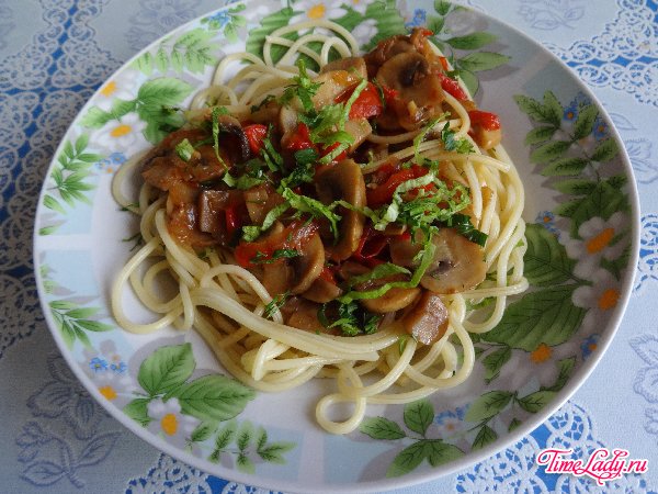 Спагетти с шампиньонами и овощами Спагетти с шампиньонами и овощами.
