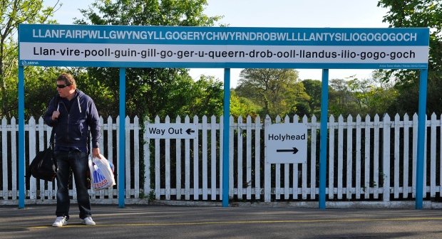 britain-llanfairpwllgwyngyllgogerychwyrndrobwllllantysiliogogogoch