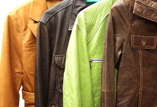 Кожаные куртки разных цветов