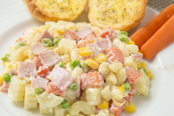 Салаты с ветчиной и макаронами рецепты с Салаты с ветчиной и макаронами рецепты с
